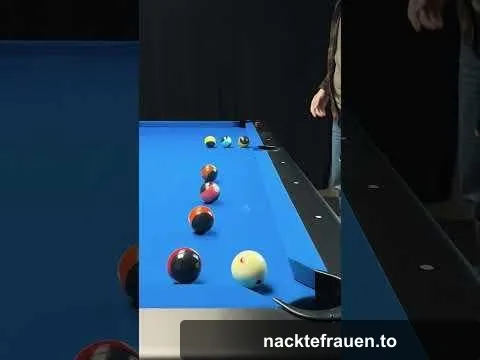 Frauen im Pool