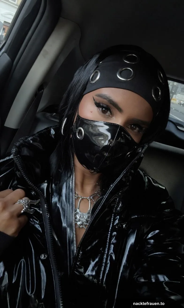 Frauen in Latex